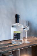 Flasche des Obstbrandes Schweizer Wasserbirne von hinten